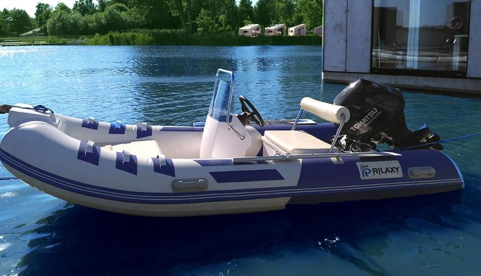 Ботели Grand HT Houseboats- domki na wodzie z motorówką, sauną, wanną z hydromasażem i kominkiem Unieście Мельно