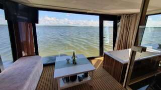 Ботели Grand HT Houseboats- domki na wodzie z motorówką, sauną, wanną z hydromasażem i kominkiem Unieście Мельно House on Water Grand 1 with motorboat, sauna, fireplace and jacuzzi-32